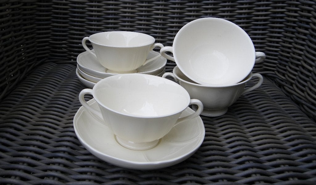 Wedgwood QUEENS PLAIN  Soepkop en schotels, Klassiek, Ophalen of Verzenden, Zo goed als nieuw, Kop(pen) en/of Schotel(s)