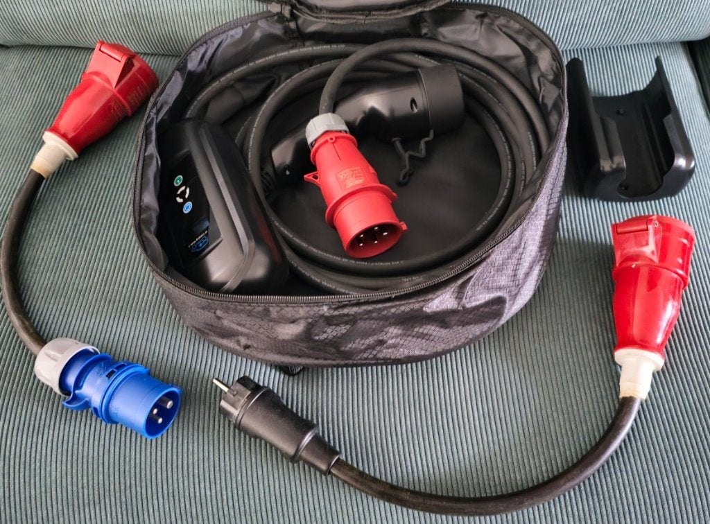 Nieuwe slimme mobiele laadkabel tot 11kW laden, Ophalen of Verzenden, Nieuw, Laadpaal en Laadkabel