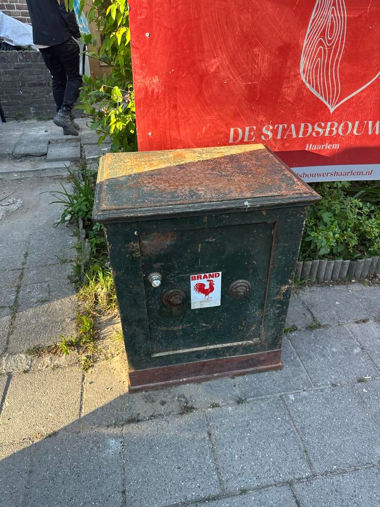 Antieke kluis, Huis en Inrichting, Brandblussers en Brandkasten, Ophalen, Gebruikt, Brandkast