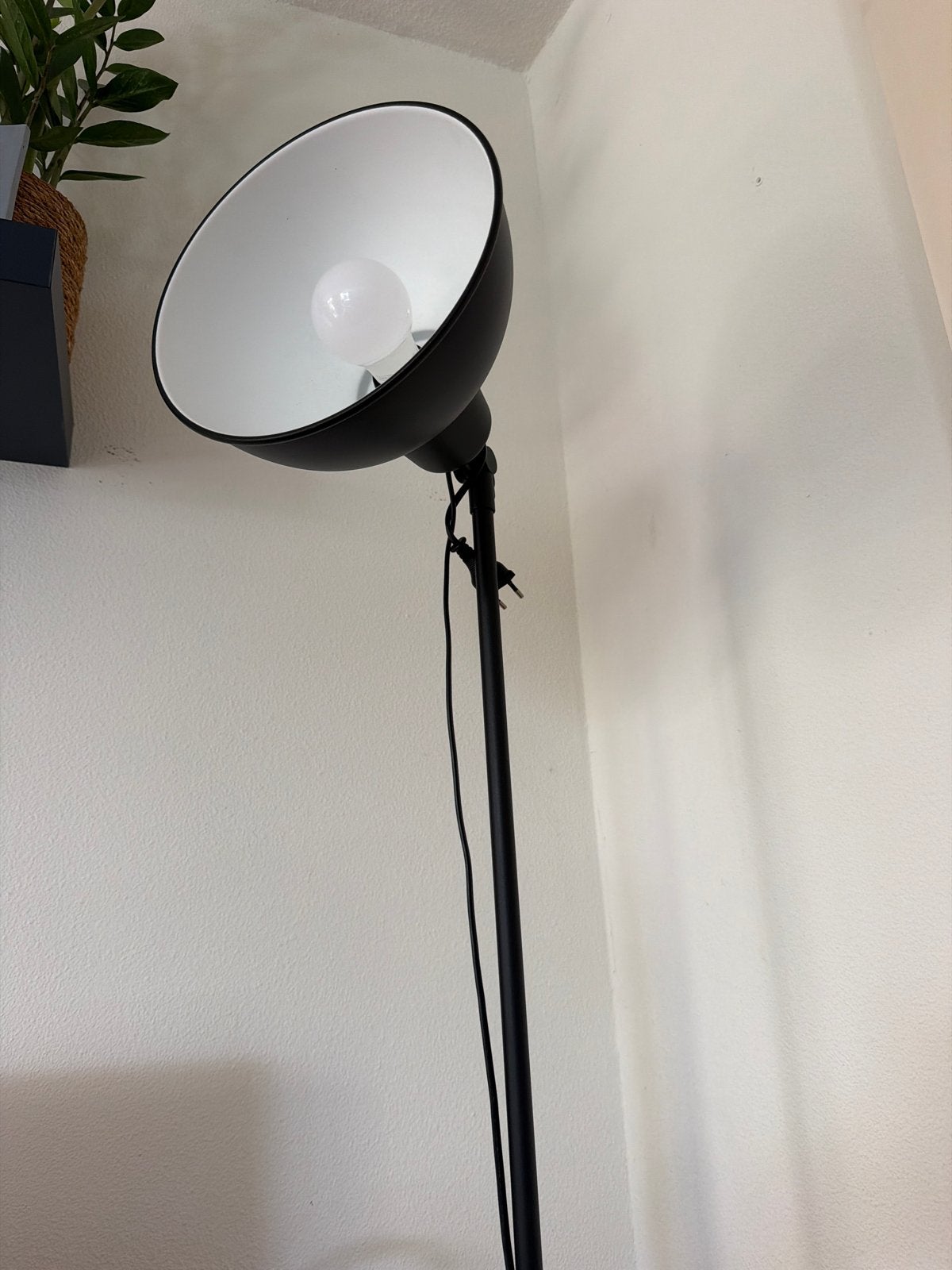 Lamp - Zwarte staande lamp met E27 fitting, Ophalen, Gebruikt, 100 tot 150 cm, E27 (groot)