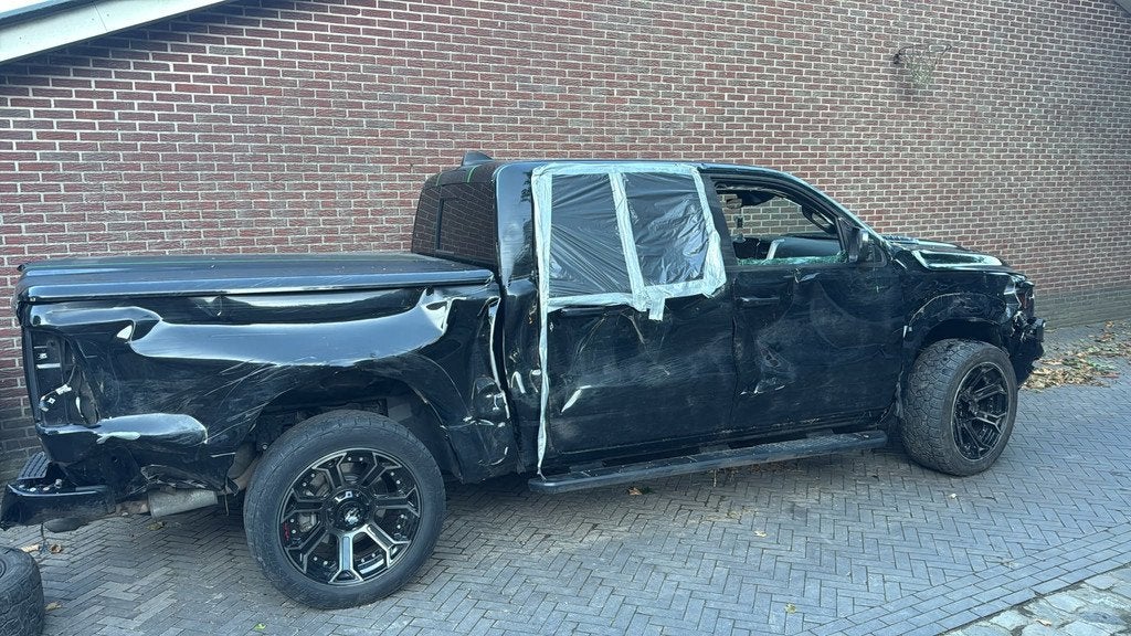 Dodge Ram 1500 5.7 V8 4x4 Crew Cab Longhorn |Let op schade|, Auto's, Dodge, Automaat, Gebruikt, 5654 cc, Zwart