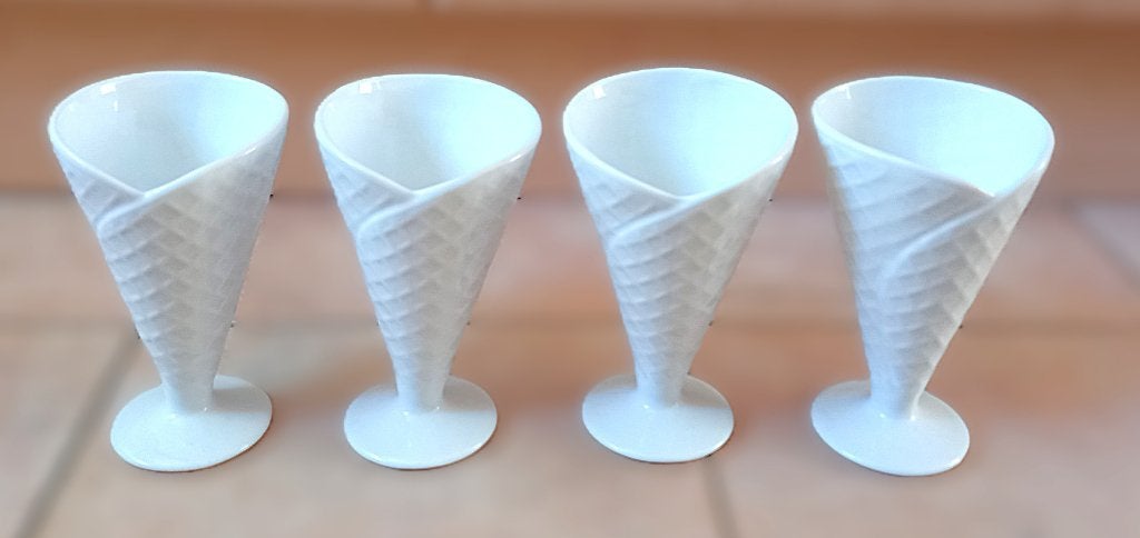 4 Porseleinen IJshoorn IJsbekers - 16,5 cm, Overige typen, Ophalen of Verzenden, Zo goed als nieuw, Overige stijlen