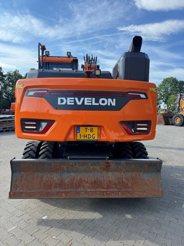 Doosan DX160-7 280 uur ! NIEUW STAAT (bj 2023), Zakelijke goederen, Machines en Bouw | Kranen en Graafmachines, Graafmachine