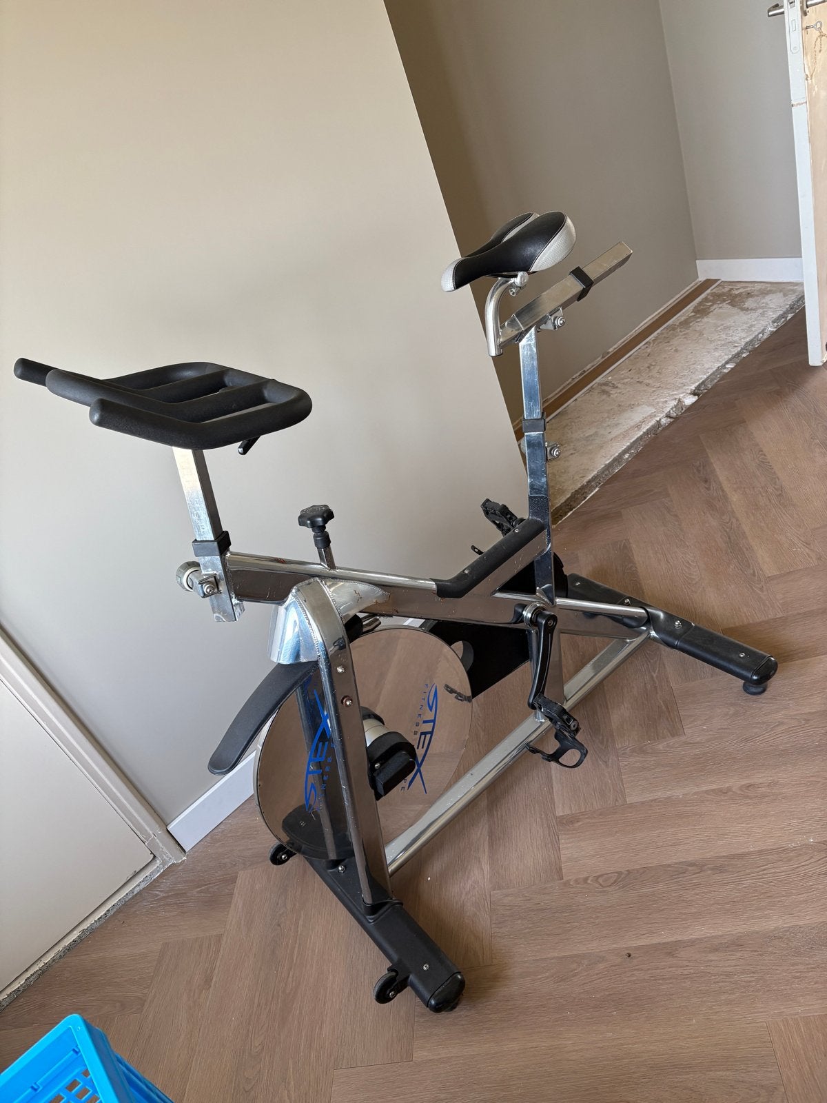 Stex Fitness Spinningfiets, Sport en Fitness, Fitnessapparatuur, Ophalen, Gebruikt, Spinningfiets, Metaal