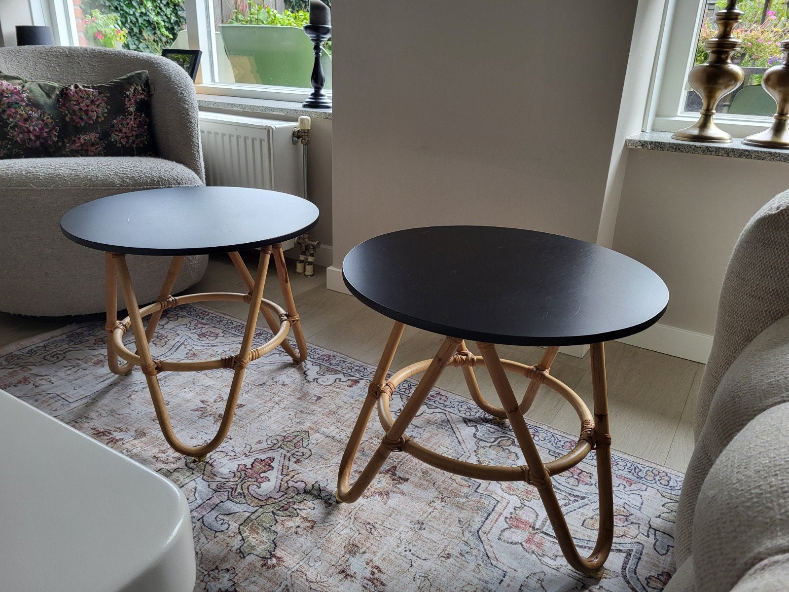 Set van 2 rotan bijzettafels met zwart blad, Ophalen, Minder dan 45 cm, Minder dan 55 cm, Gebruikt
