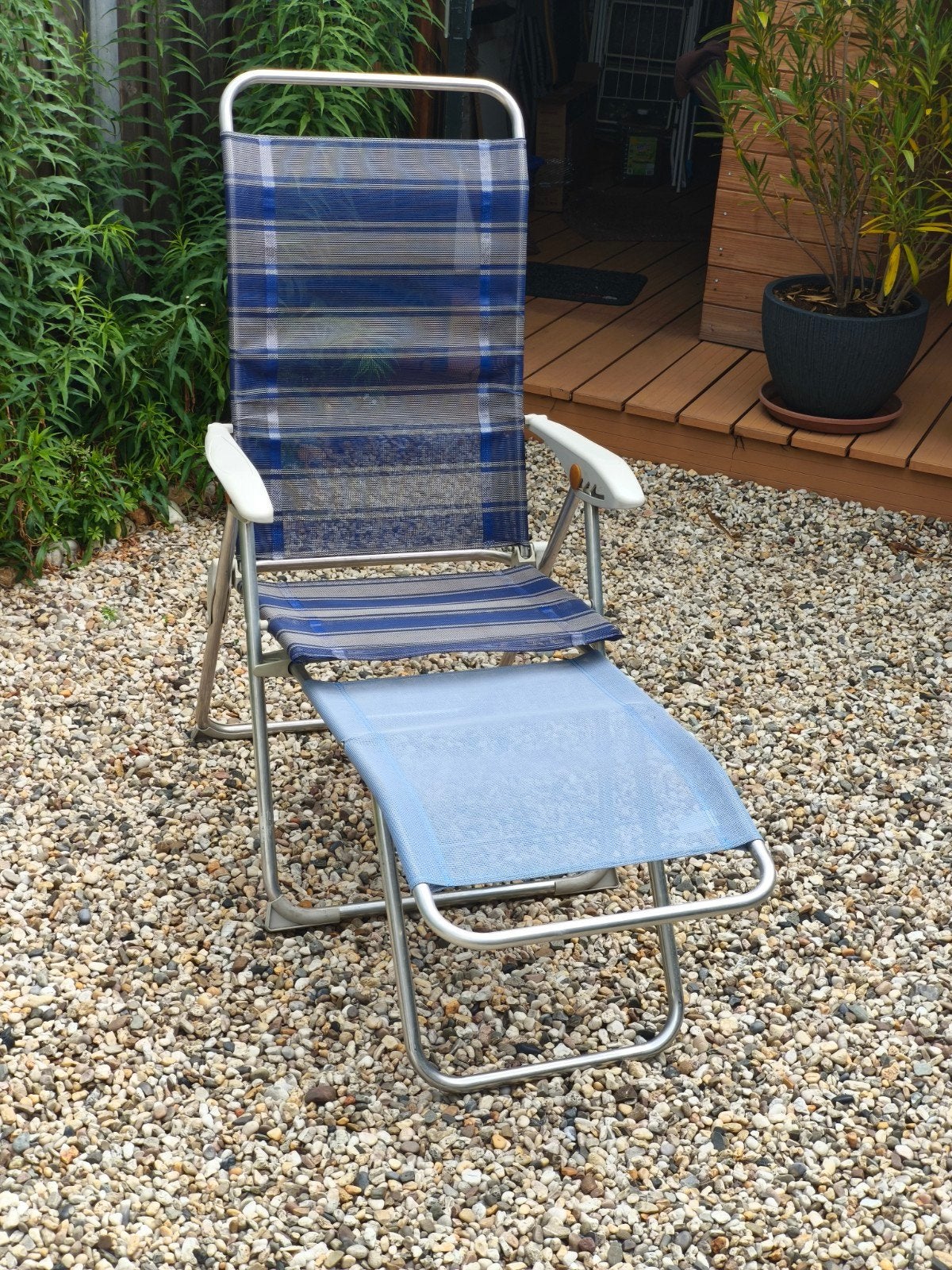 Drie mooie nog hele goede klapstoelen, Ophalen