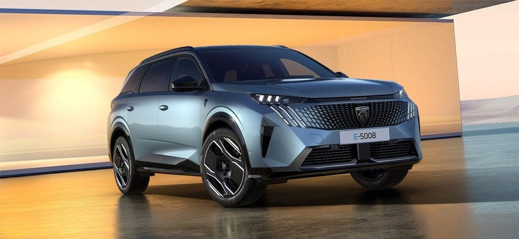 Peugeot e-5008 GT Exclusive 73 kWh 7p | €7.100,- DEMO VOOR, Auto's, Peugeot, 81 kWh, Blauw, 7 stoelen, 1000 kg