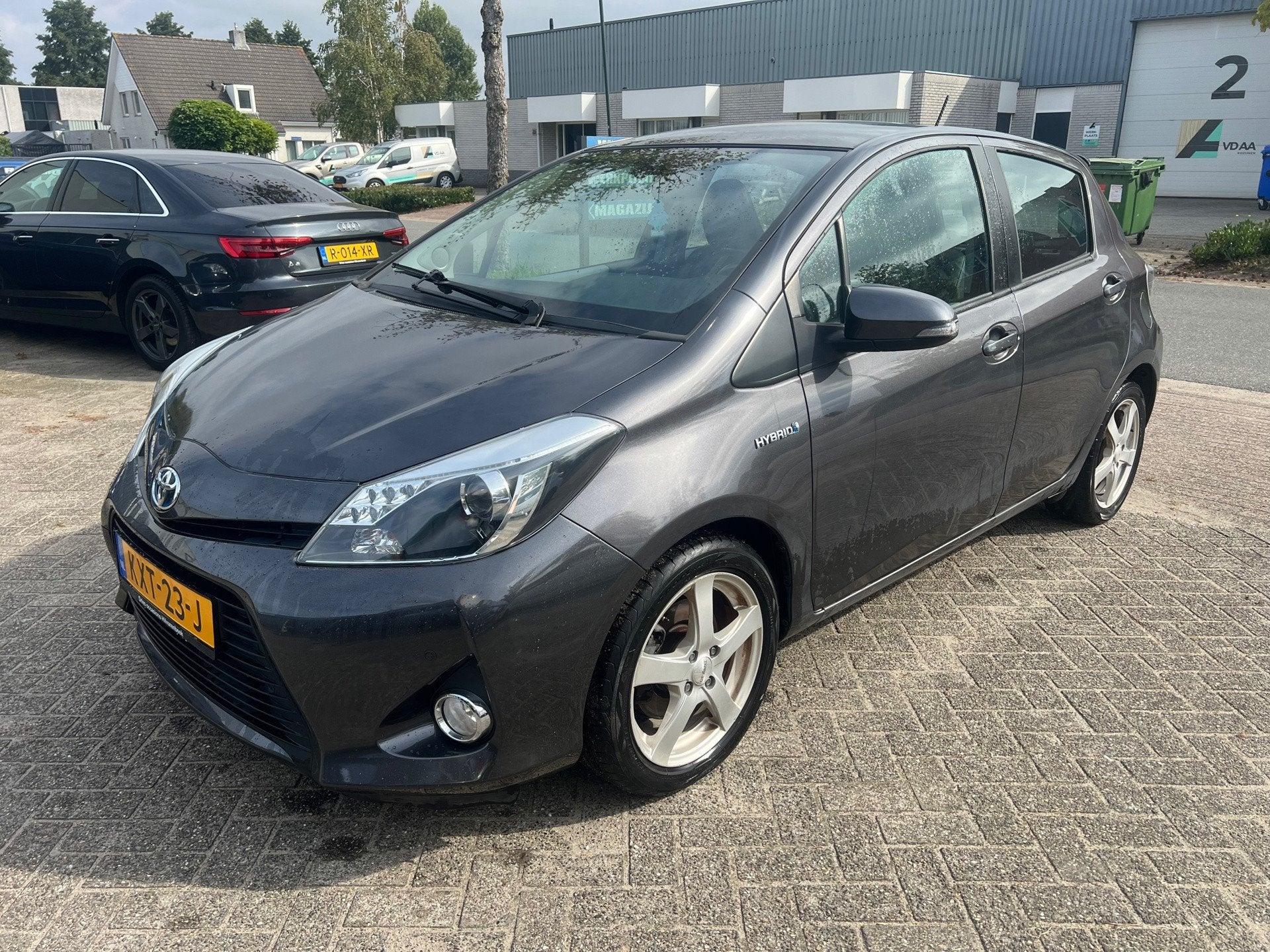 Toyota Yaris 1.5 Full Hybrid Dynamic PANORAMA, Auto's, Euro 5, 1497 cc, Gebruikt, 4 cilinders