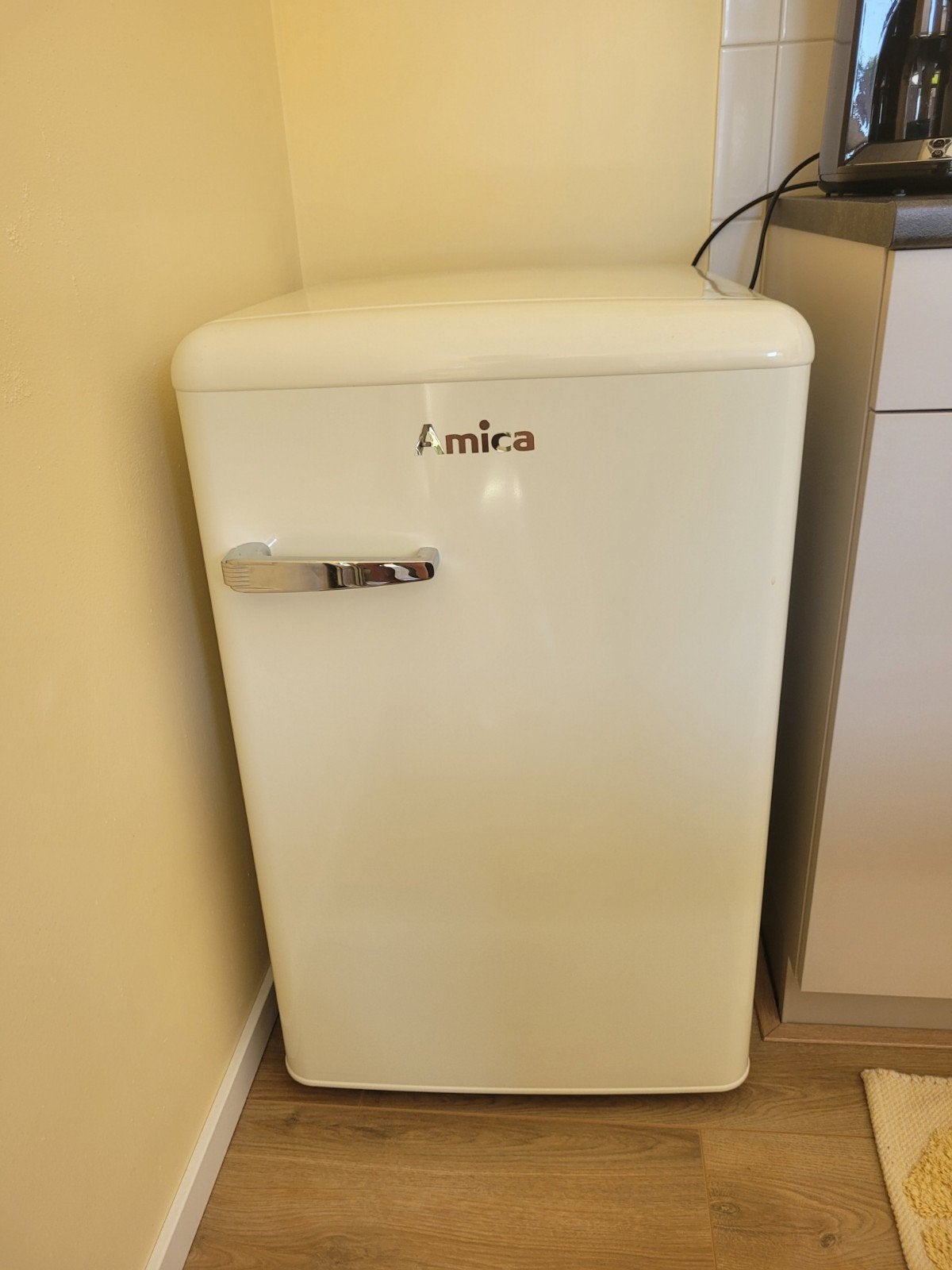 Amica retro koelkast, Witgoed en Apparatuur, Koelkasten en IJskasten, 150 tot 200 liter, Zo goed als nieuw, Met vriesvak, Ophalen