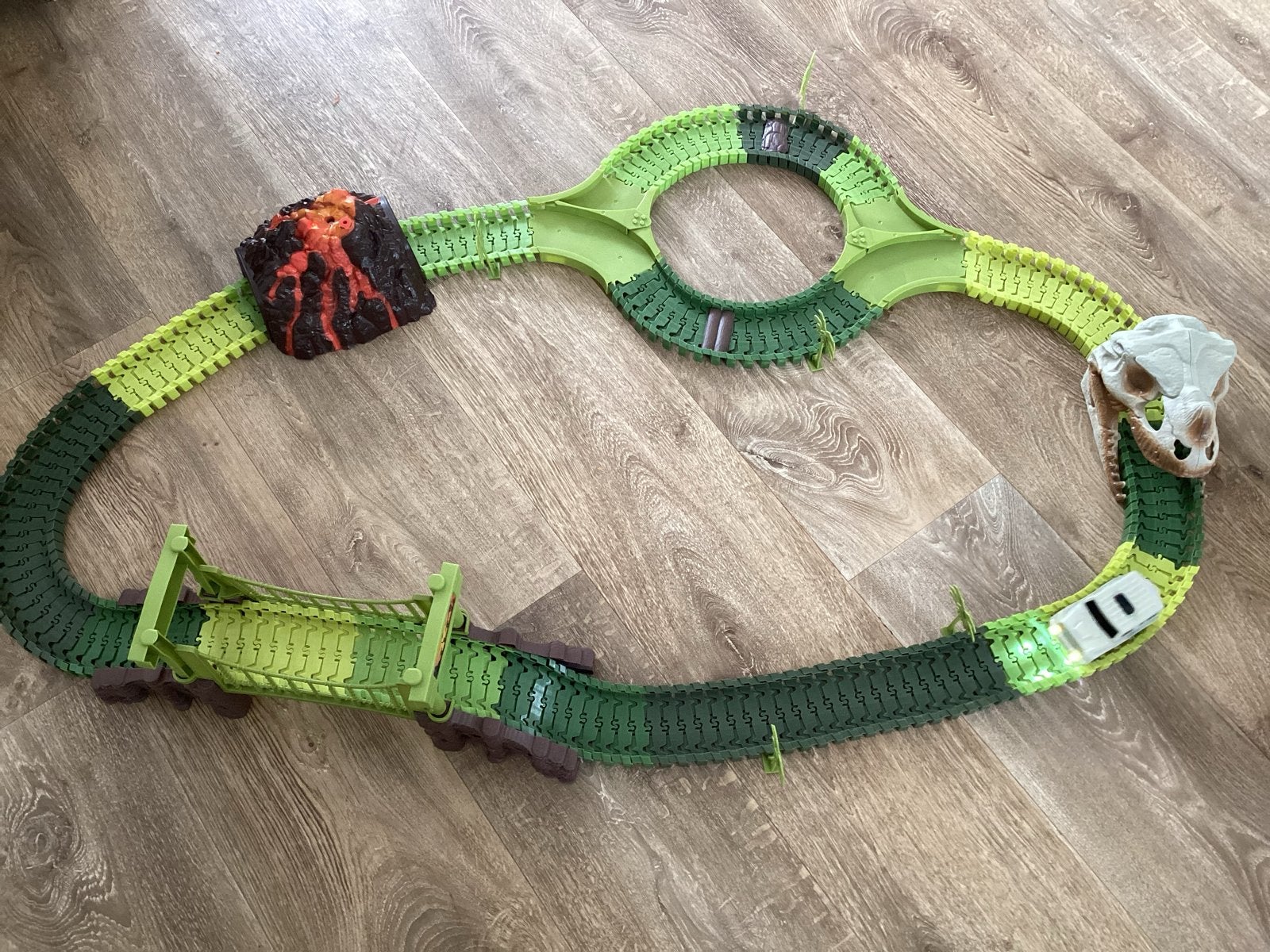 Dinobaan met Zelfrijdende auto en werkende vulkaan, Overige merken, Zelf te bouwen, Ophalen of Verzenden, Elektrisch