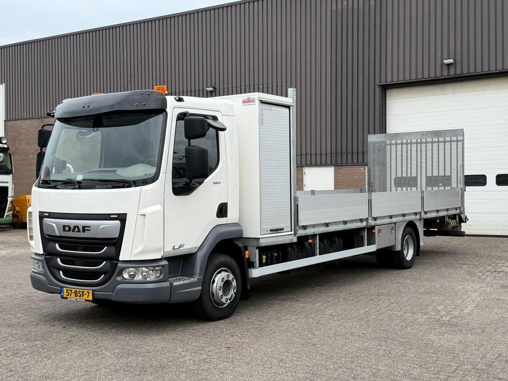DAF LF 180 FA / Only 15.132 km ! / Oprijwagen Machinetranspo, Auto's, Achterwielaandrijving, Euro 6, Wit, Bedrijf