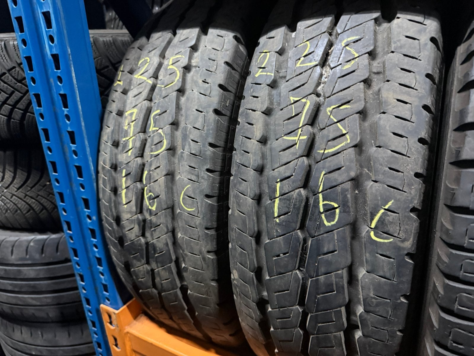 2x 225 75 16C Continental 8MM+, Auto-onderdelen, Banden en Velgen, 16 inch, Ophalen of Verzenden, Band(en), Bestelwagen