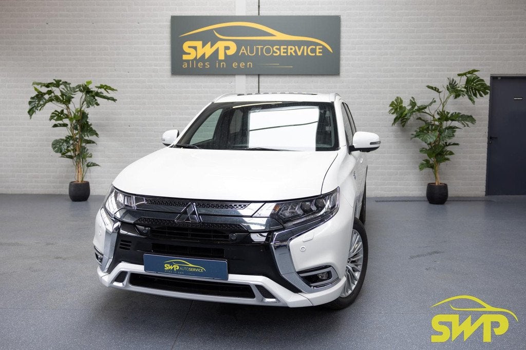 Mitsubishi Outlander 2.4 PHEV Intense+ | Sunroof | Leder/Alc, Auto's, Mitsubishi, Automaat, Euro 6, 4 cilinders, 1865 kg