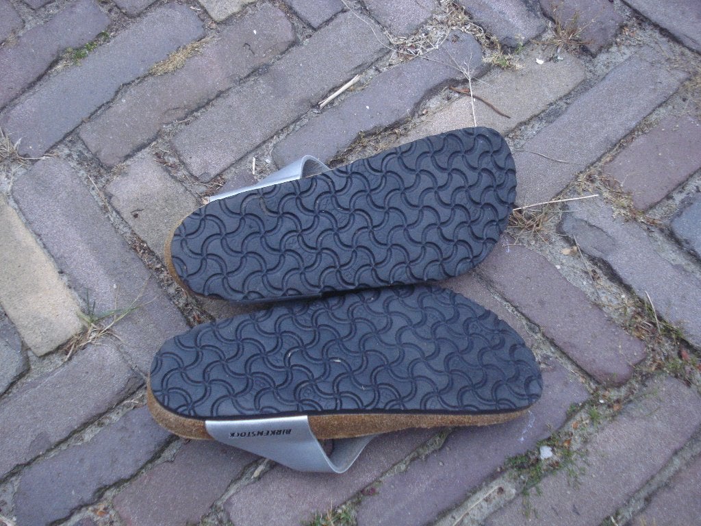 BIRKENSTOCK GIZEH ZILVER 39 NU GRATIS VERZENDING PER POST, Kleding | Dames, Schoenen, Slippers, Overige kleuren, Verzenden, Zo goed als nieuw