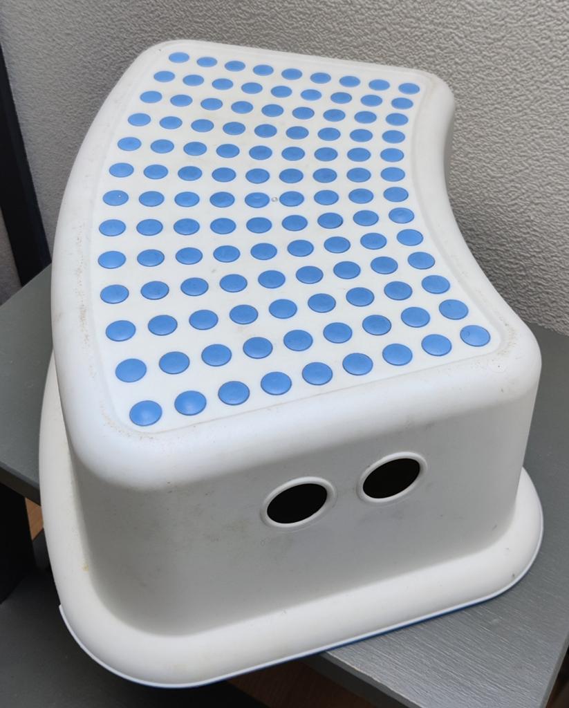 Ikea opstapje met anti-slip stippen, Ophalen, Gebruikt