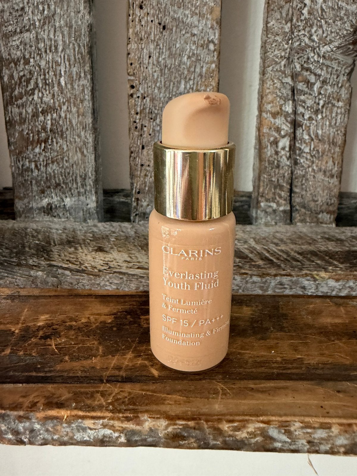Clarins Everlasting Youth fluid Foundation 109 Wheat, Ophalen of Verzenden, Zo goed als nieuw, Beige, Gehele gezicht