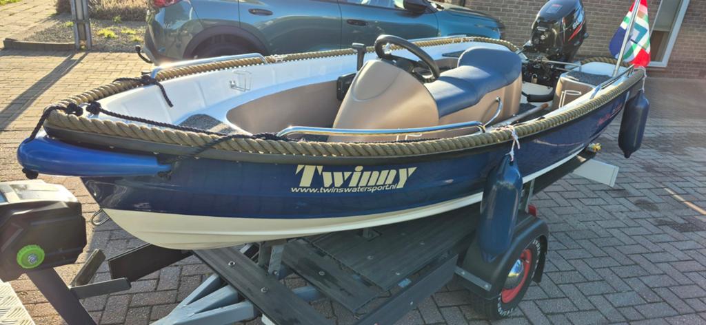 Twinny sloep met buitenboordmotor en trailer, Watersport en Boten, Motorboten en Motorjachten, Overige merken, Gebruikt, Buitenboordmotor