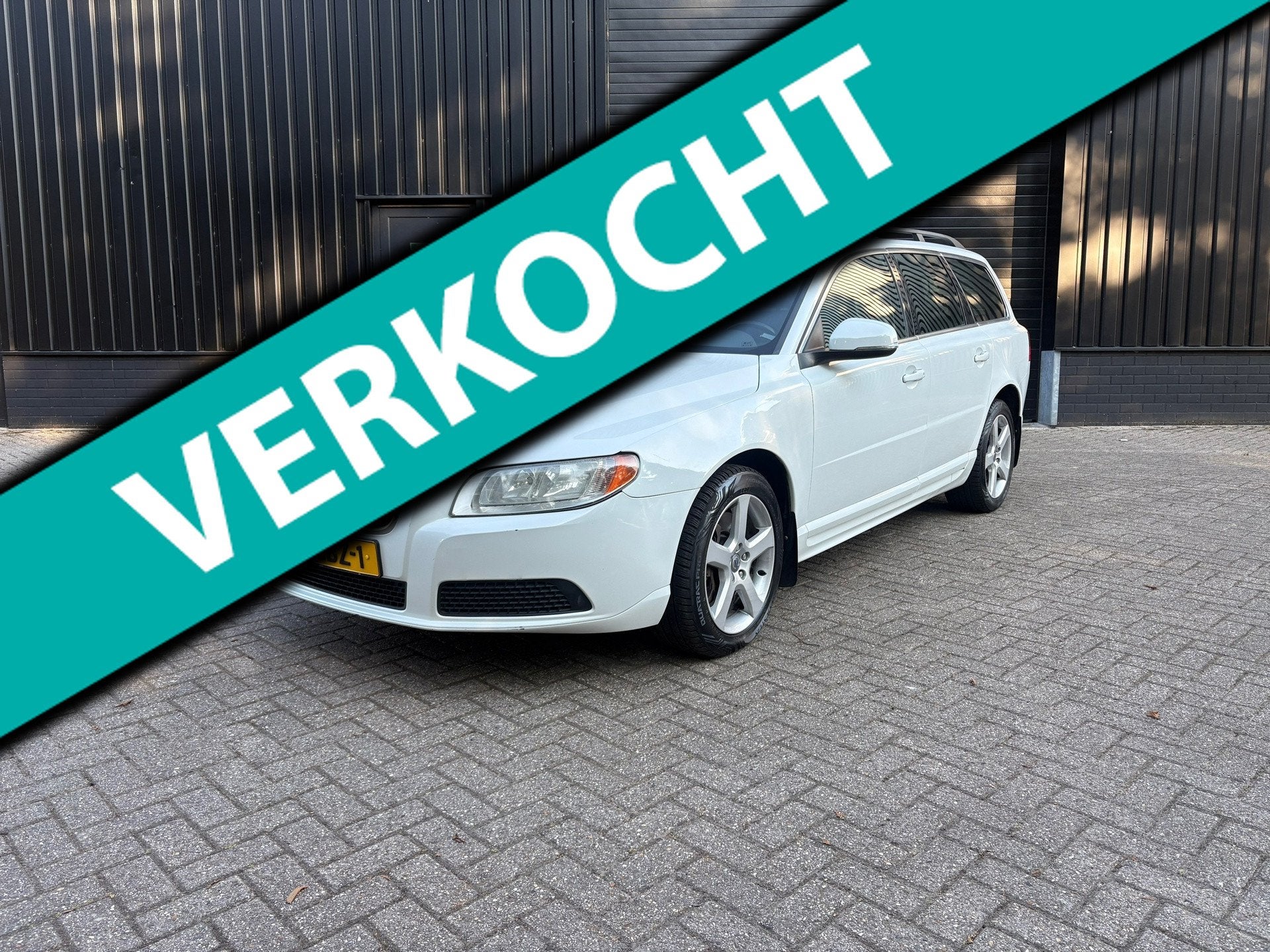 Volvo V70 2.4 D5 Momentum| EXPORT EX BPM, Auto's, Volvo, Euro 5, Gebruikt, 2000 kg, Wit