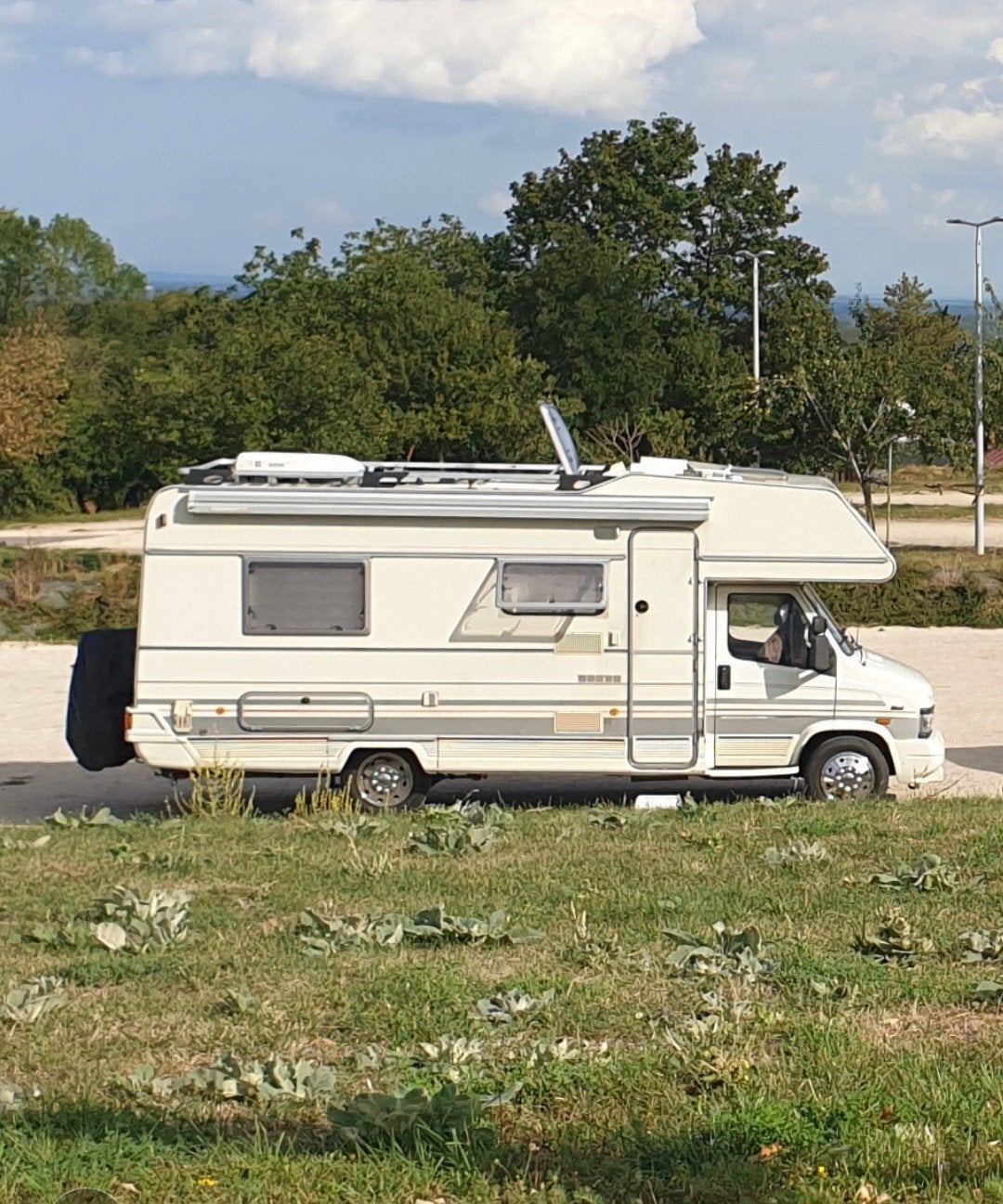 LMC Liberty Camper met zonnepaneel en accu, Particulier, Half-integraal, LMC