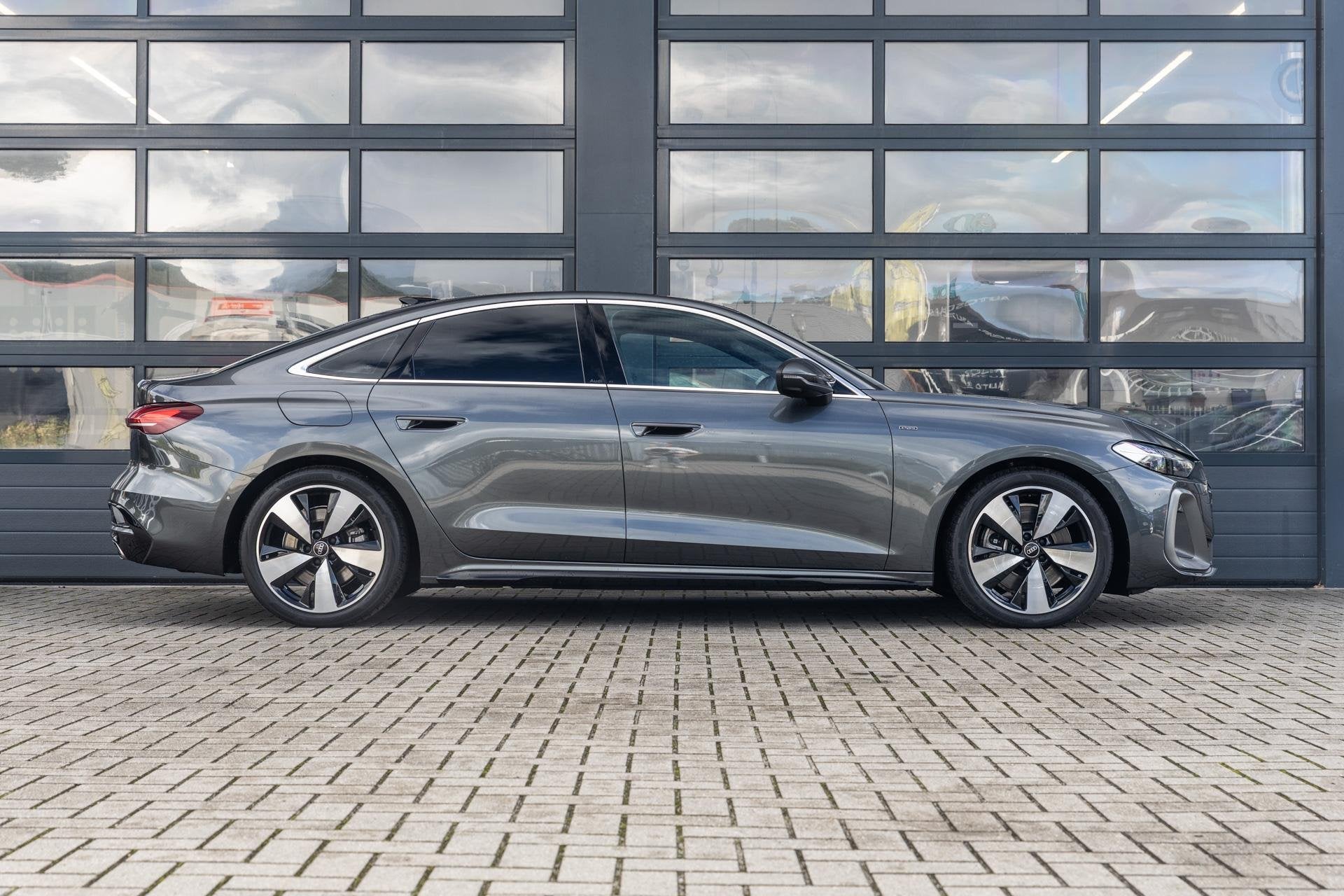 Audi A5 Limousine 2.0 e-hybrid 299pk quattro S edition | MMI, Auto's, Automaat, 12 maanden, Stof, Gebruikt