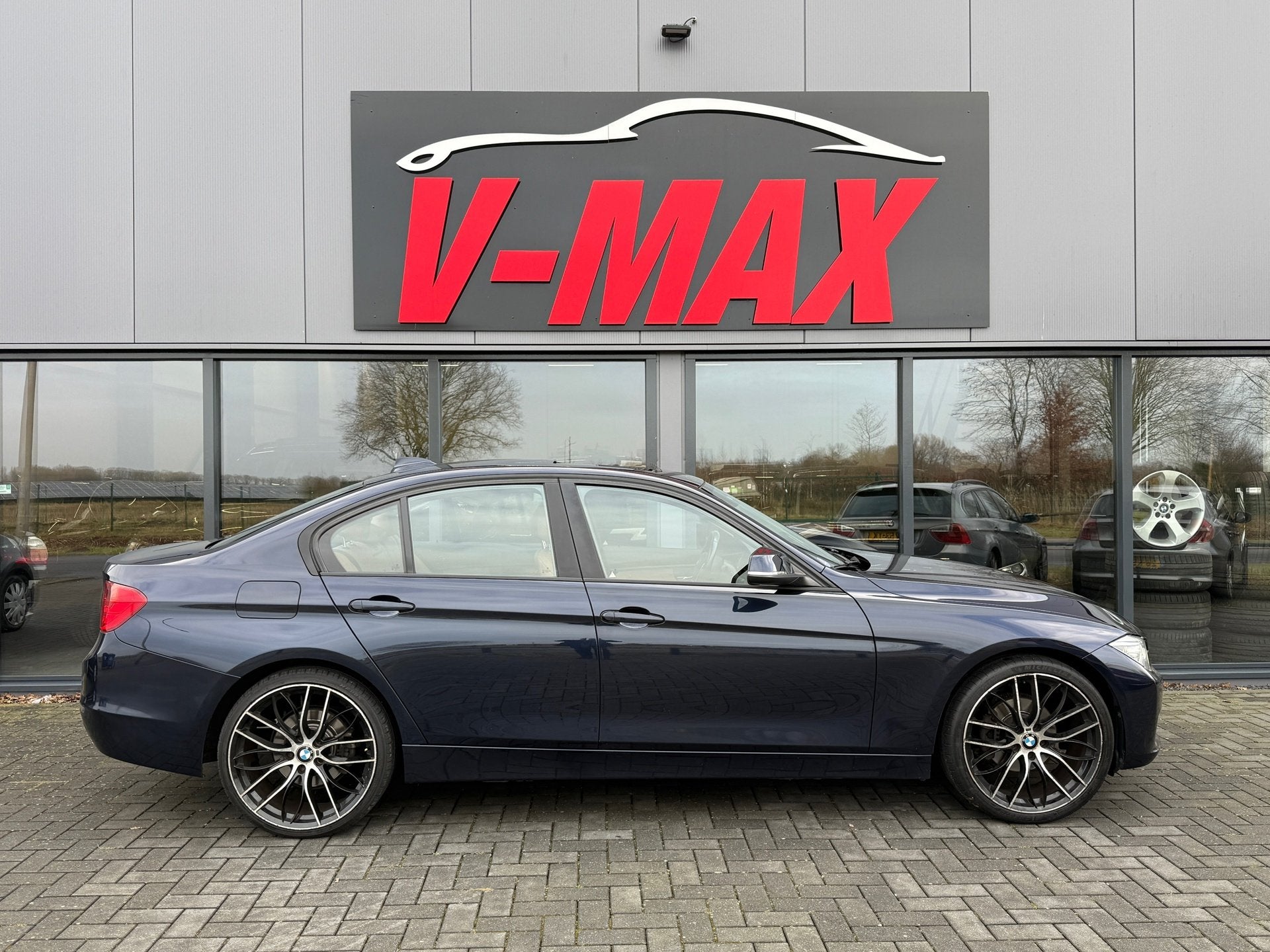 BMW 320i High Executive NAP Dak Xenon NaviProf Leer Sportint, Automaat, Achterwielaandrijving, Gebruikt, 4 cilinders