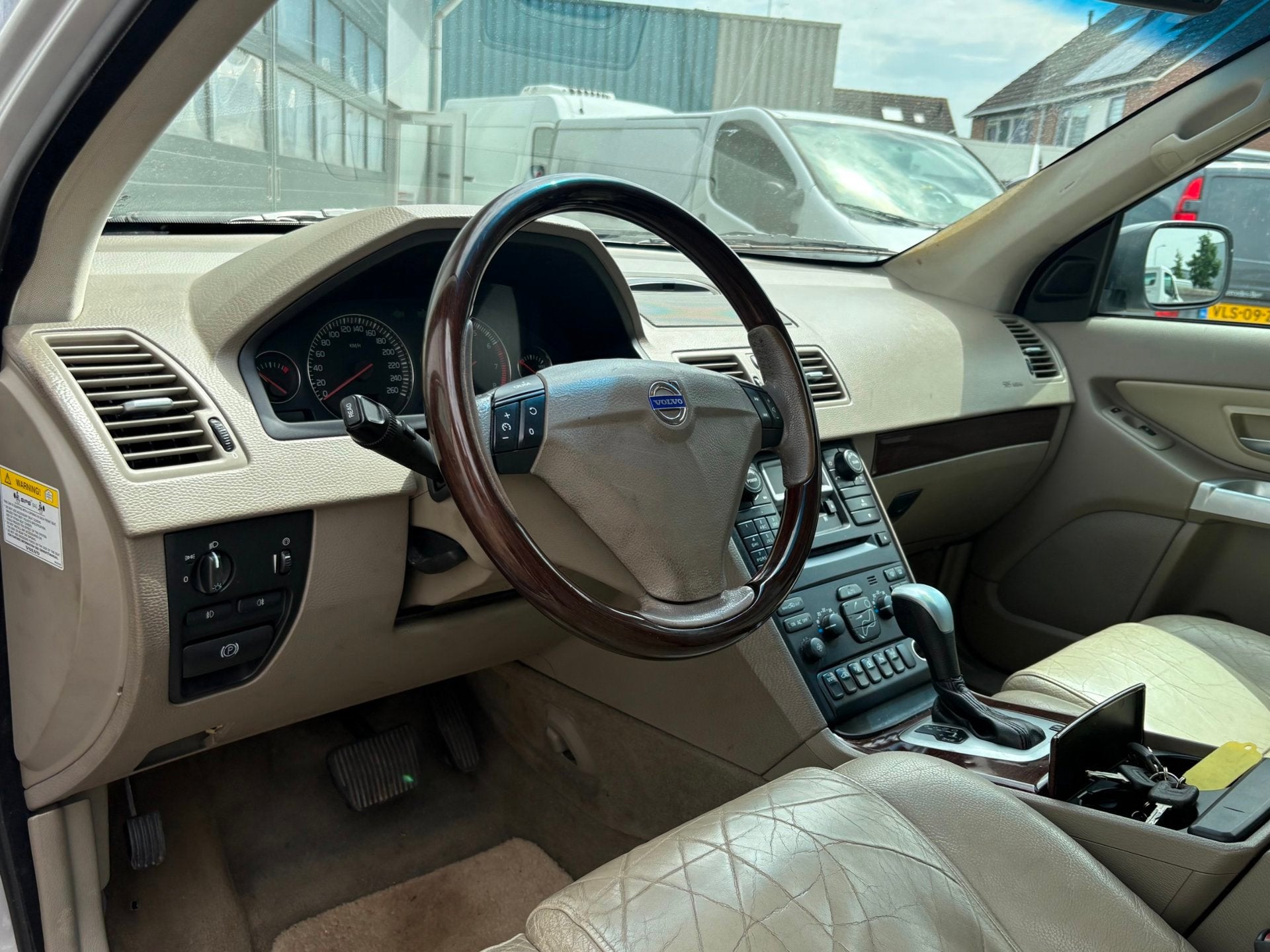 Volvo XC90 2.5T Autom. 4WD 7-pers. MOTOR TIKT, Gebruikt, Beige, 7 stoelen, 2521 cc
