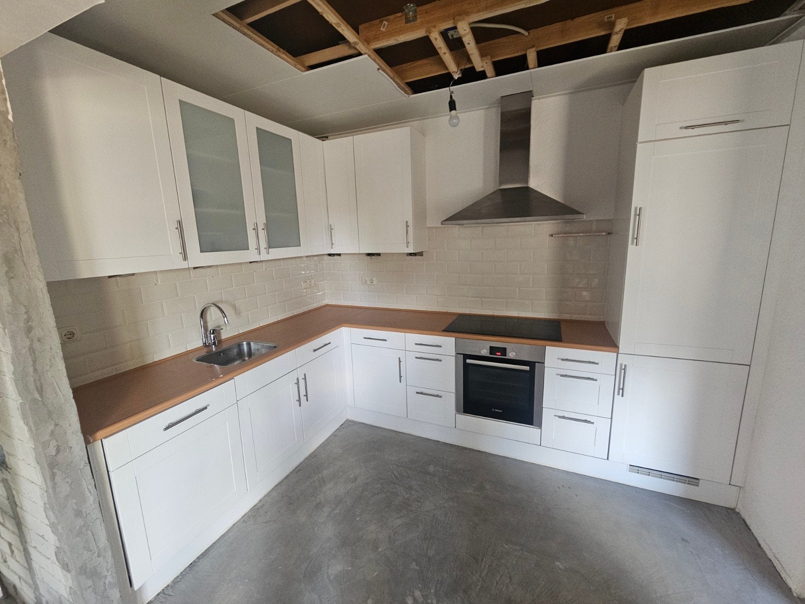 Complete nette keuken met Bosch & Whirlpool apparatuur., Ophalen, Gebruikt, Wit, Hoekkeuken