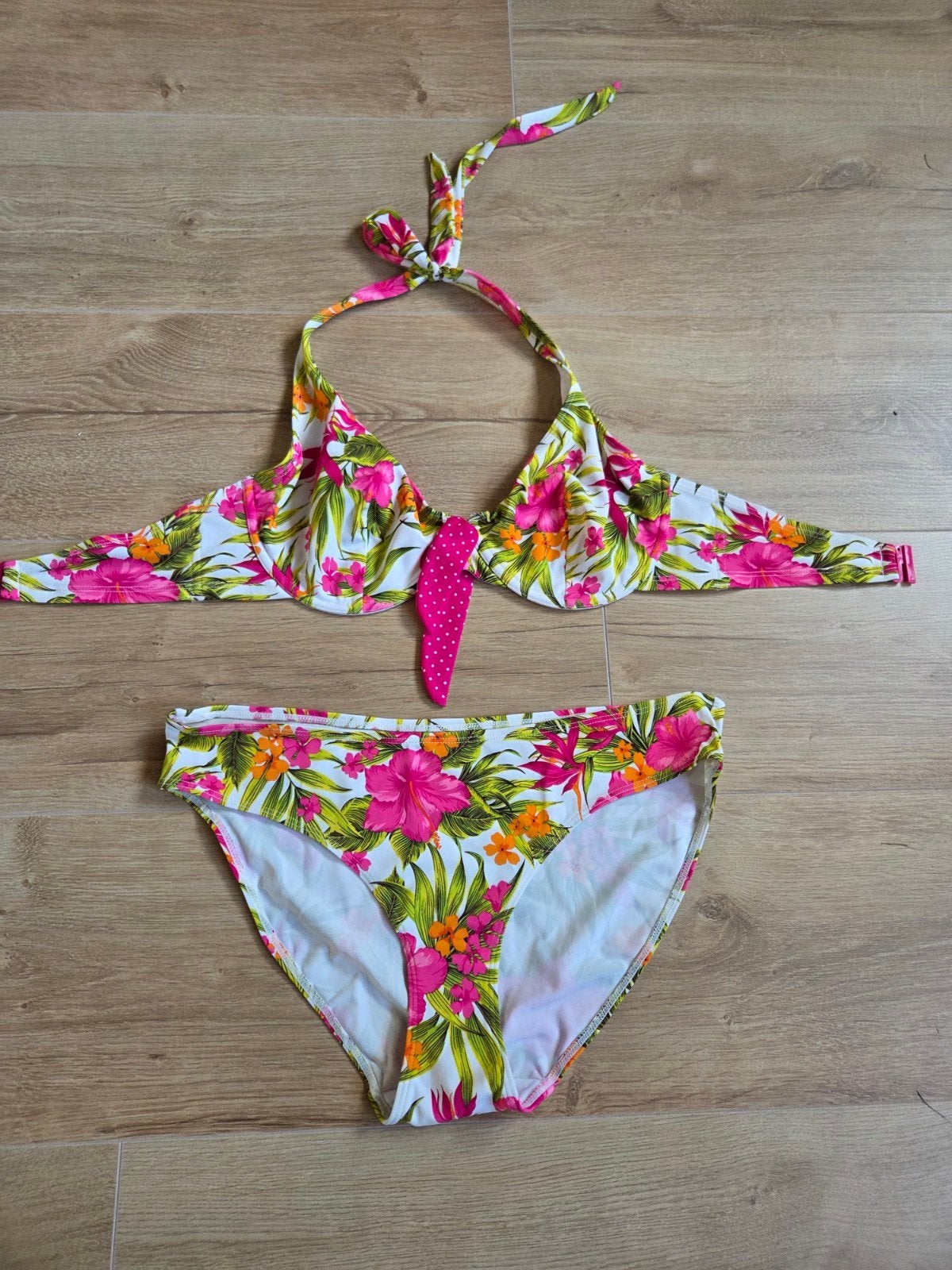 Bloemenprint bikini met pareo, Meerkleurig, Ophalen of Verzenden, Zo goed als nieuw, Bikini
