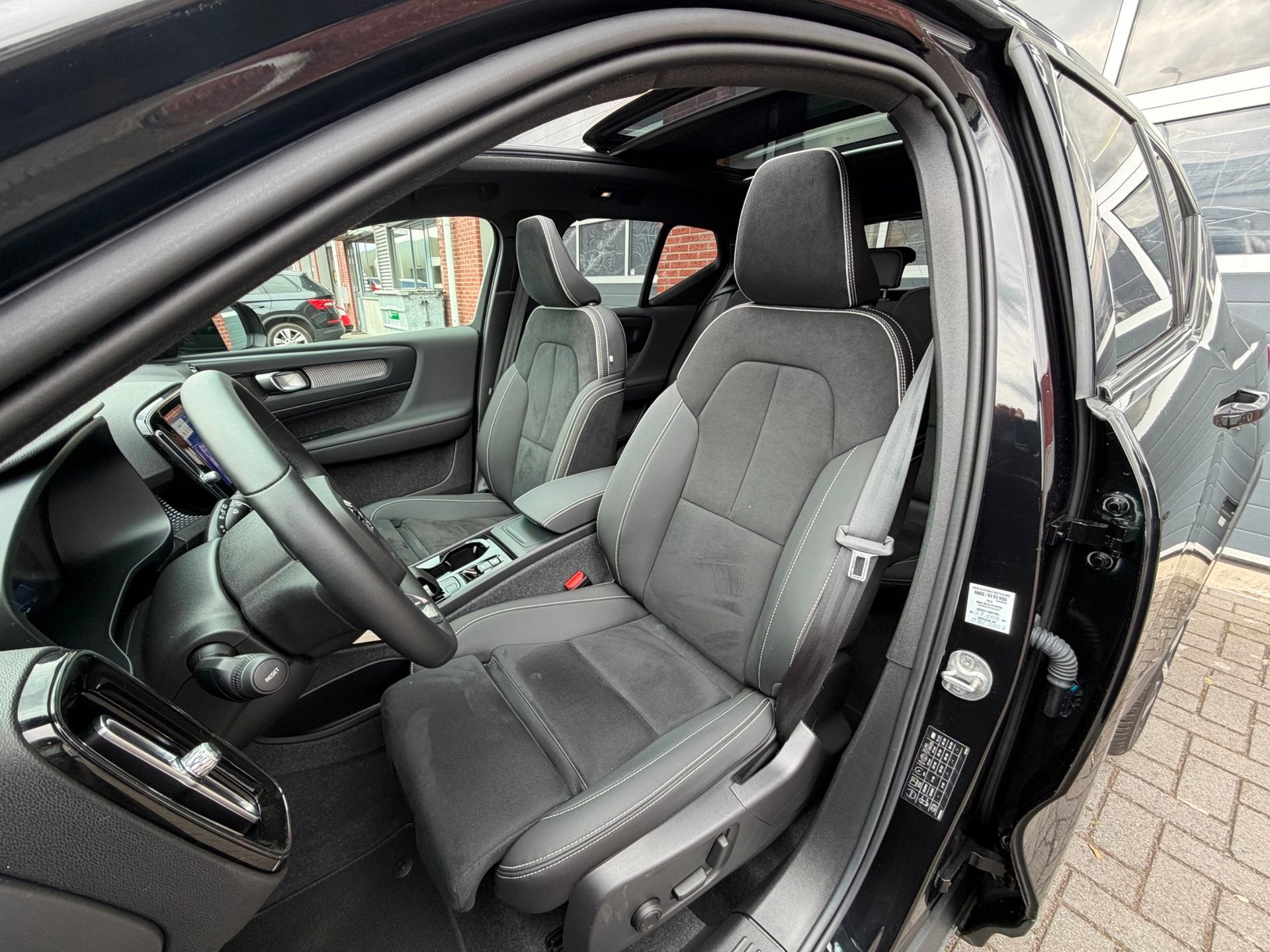 Volvo XC40 2.0 B4 Plus Dark LED ACC Pano Trekhaak 360cam H/K, Auto's, Volvo, Dealer onderhouden, Gebruikt, Euro 6, 4 cilinders