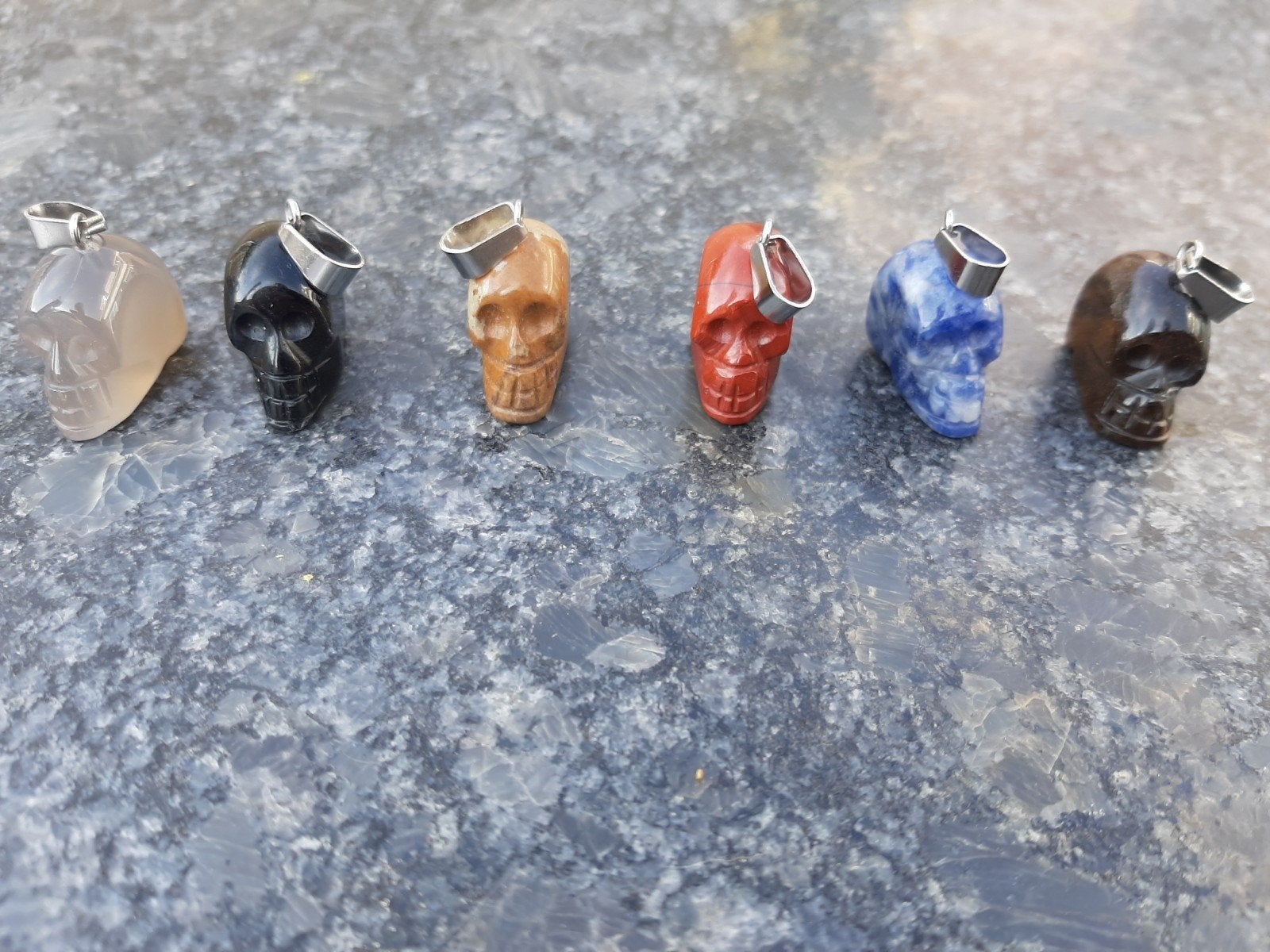6 edelstenen schedel bedeltjes, Overige merken, Overige materialen, Nieuw, Ophalen of Verzenden