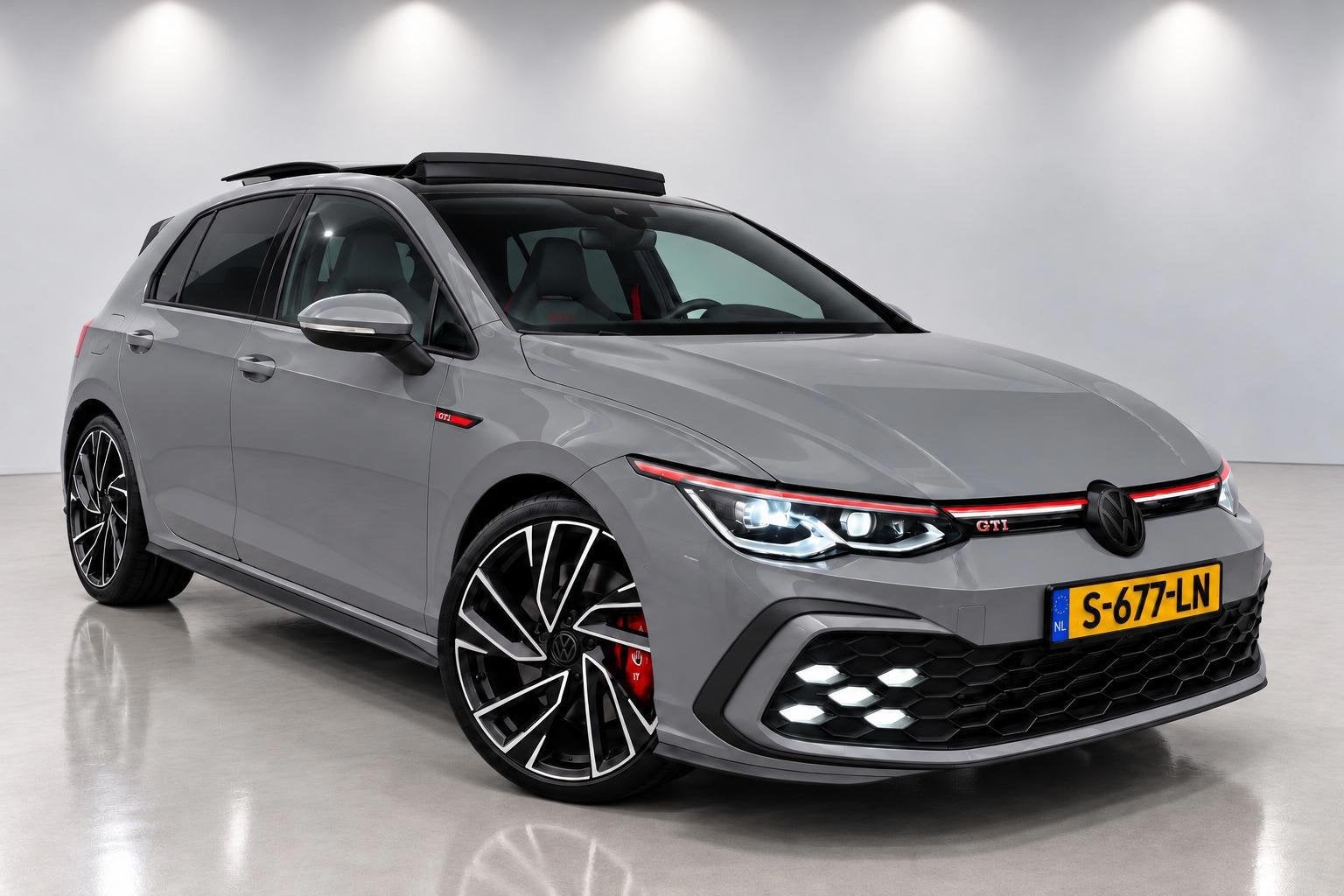 Volkswagen Golf 2.0 TSI GTI [Pano | HUD | H&K | Keyless | IQ, Dealer onderhouden, 730 kg, Euro 6, 4 cilinders