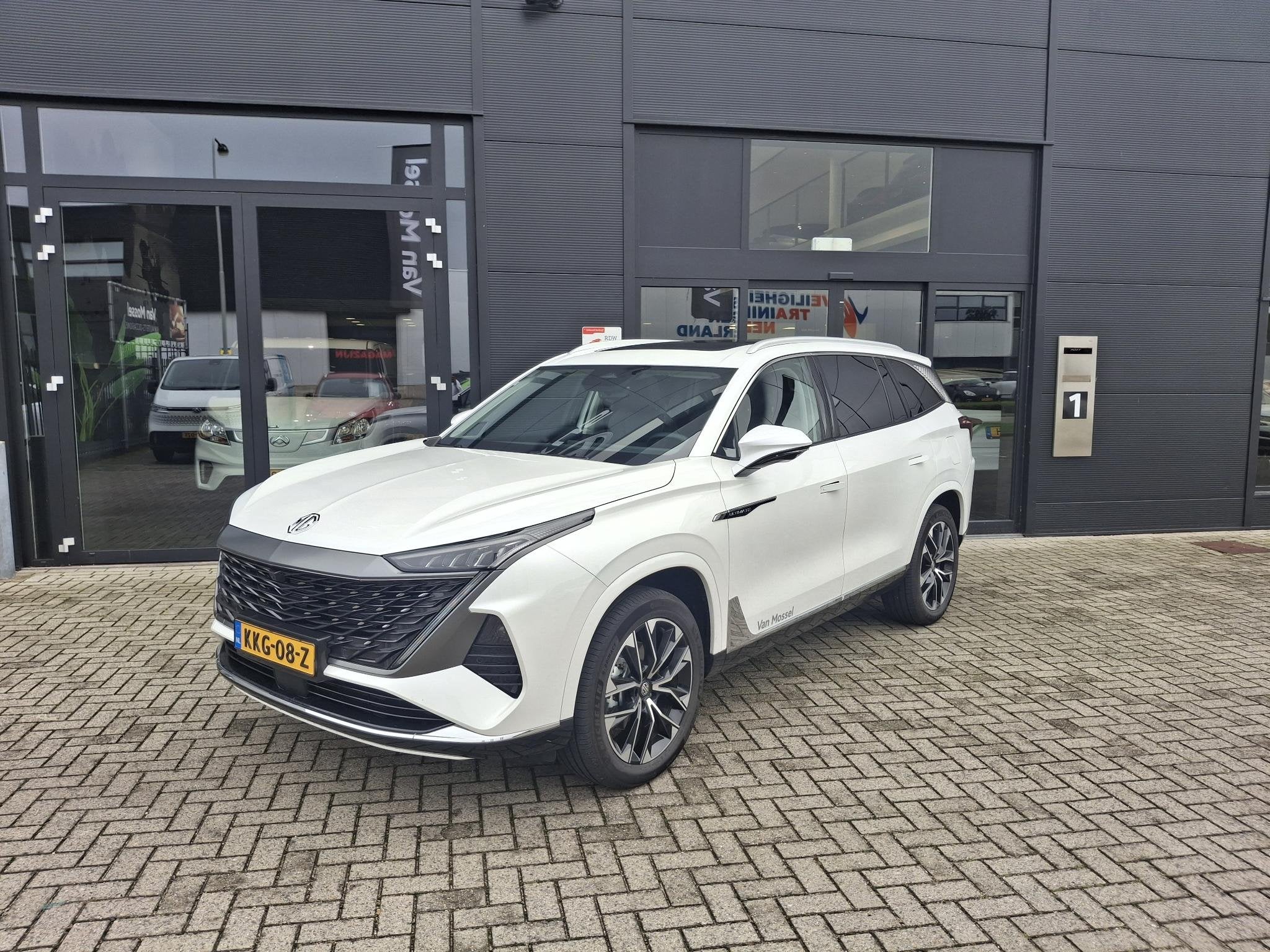 MG MGS9 1.5 Premium Plug-in Hybrid | Trekhaak | Panoramdak |, Auto's, 12 maanden, Gebruikt, 4 cilinders, Wit