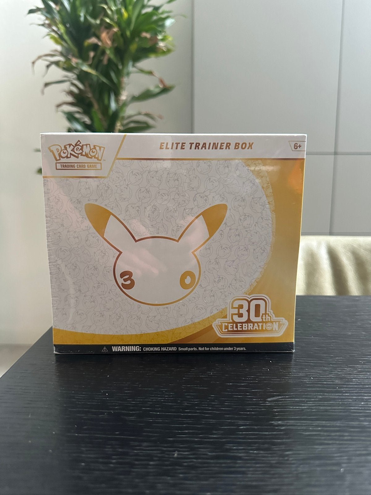 Pokémon TCG: 30th Celebration Elite Trainer Box, Ophalen of Verzenden, Nieuw, Boosterbox, Foil