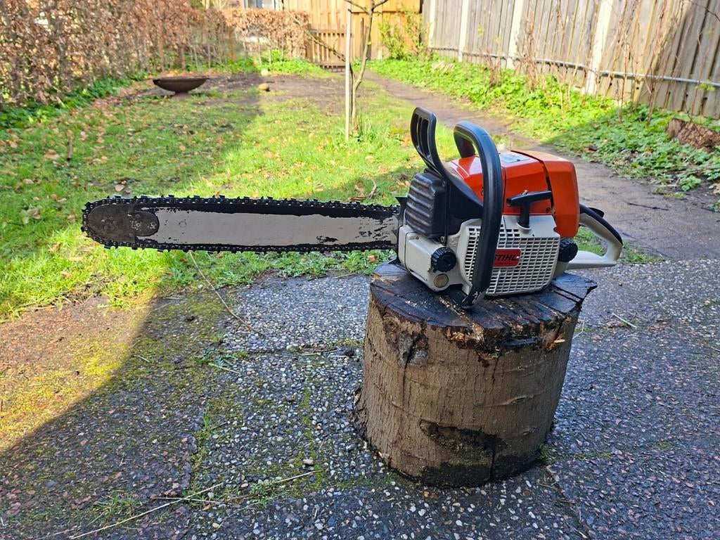 Stihl MS 044 veel aan gedaan, Tuin en Terras, Hand-tuingereedschap, Zo goed als nieuw, Ophalen of Verzenden