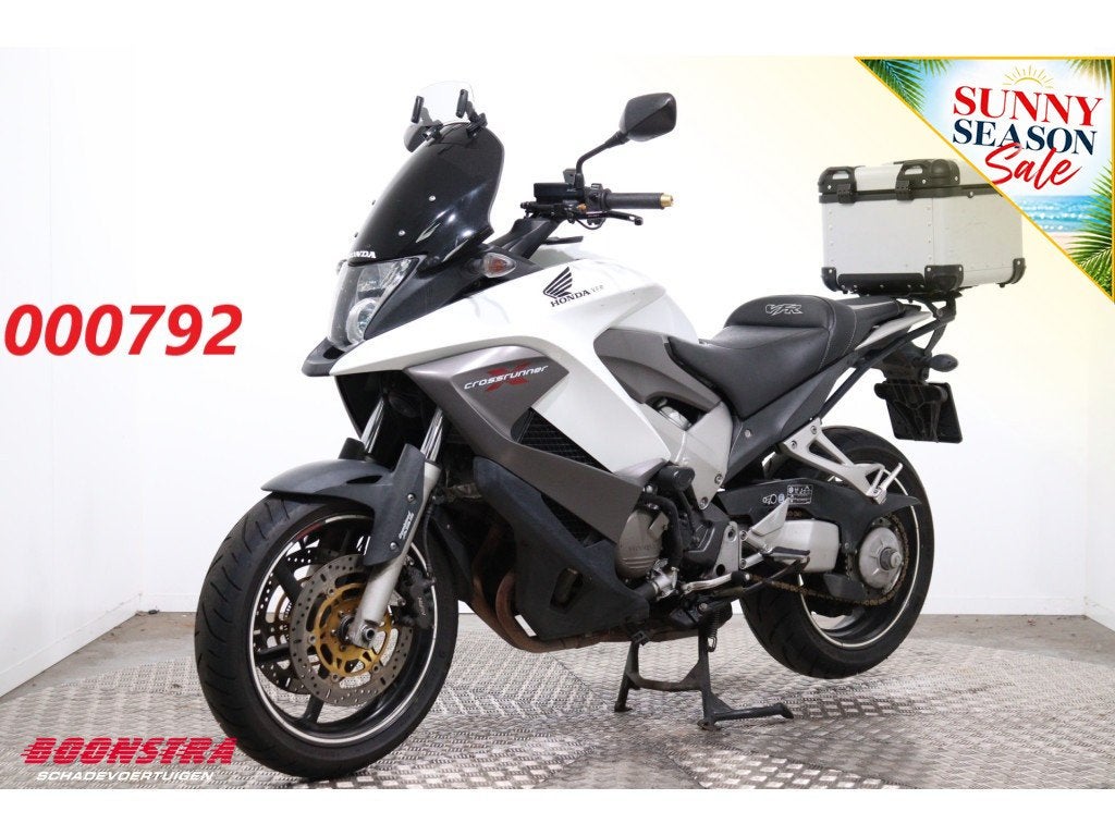 Honda VFR 800X Crossrunner C-ABS Heizgriffe (bj 2011), Dopplerlaan 4
9207HC  DRACHTEN, NL, Boonstra Schadevoertuigen, 782 cc, Bedrijf