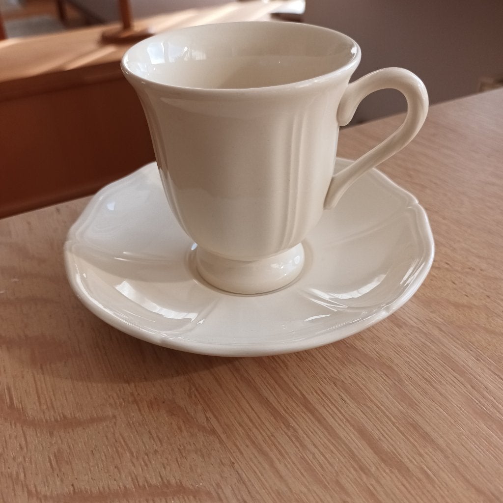 Kop en schotels, wedgwood Queens Plain, 6 stuks, Ophalen of Verzenden, Zo goed als nieuw, Porselein, Kop(pen) en/of Schotel(s)
