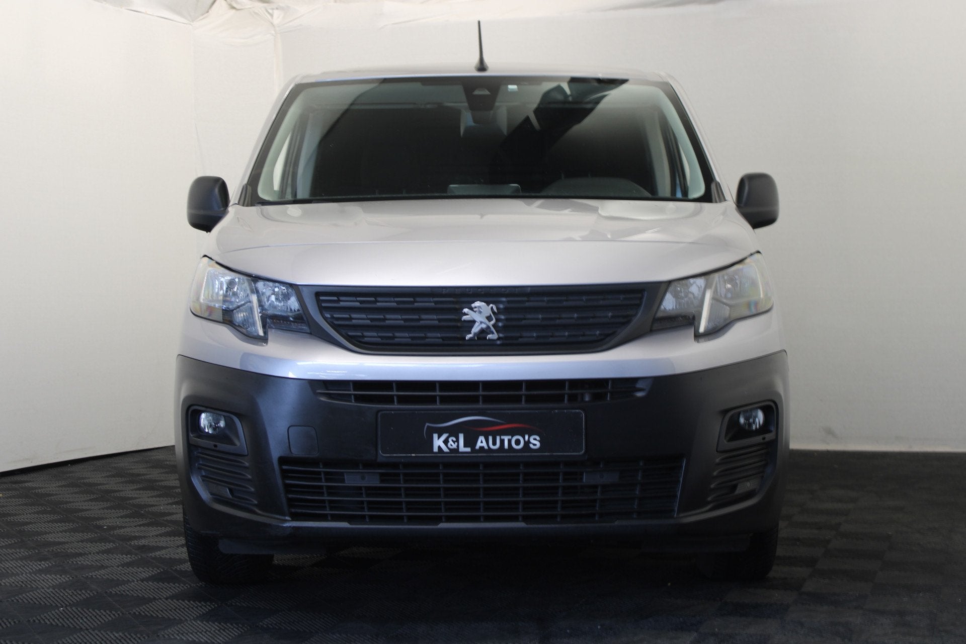 Peugeot Partner 1.2 Puretech S&S Asphalt (bj 2021), Auto's, Stof, Gebruikt, Bedrijf, 690 kg