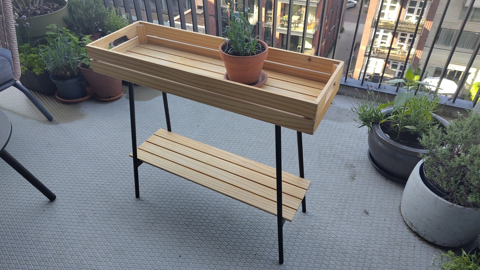 Houten plantentafel, Tuin en Terras, Bloembakken en Plantenbakken, Ophalen, Zo goed als nieuw, Binnen, 60 tot 100 cm