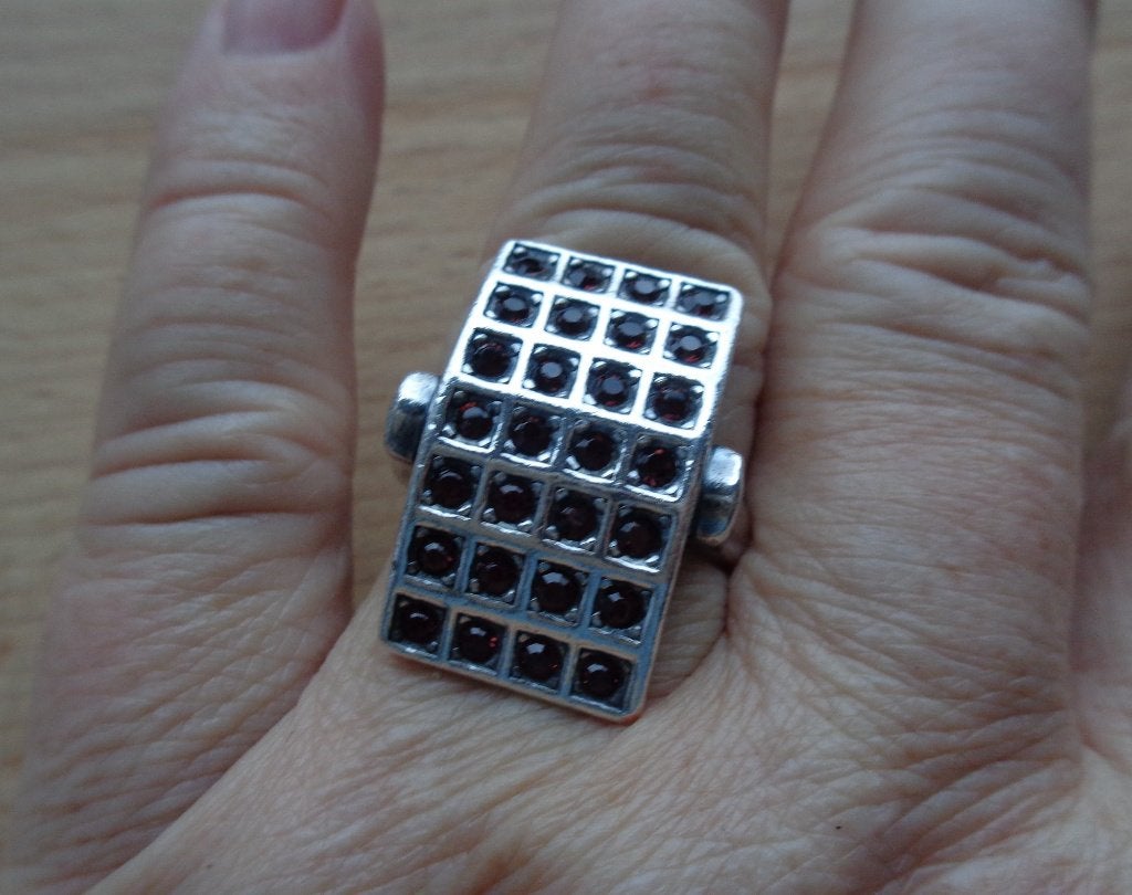 zilveren royale aparte design ring met granaat stenen [664], 18 tot 19, Verzenden, Zo goed als nieuw, Met edelsteen