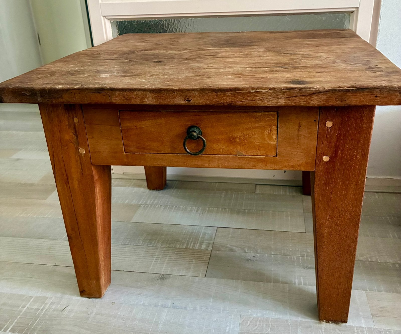 Massief houten bijzettafel met lade | teak hout, Vierkant, 55 tot 75 cm, Zo goed als nieuw, Hout