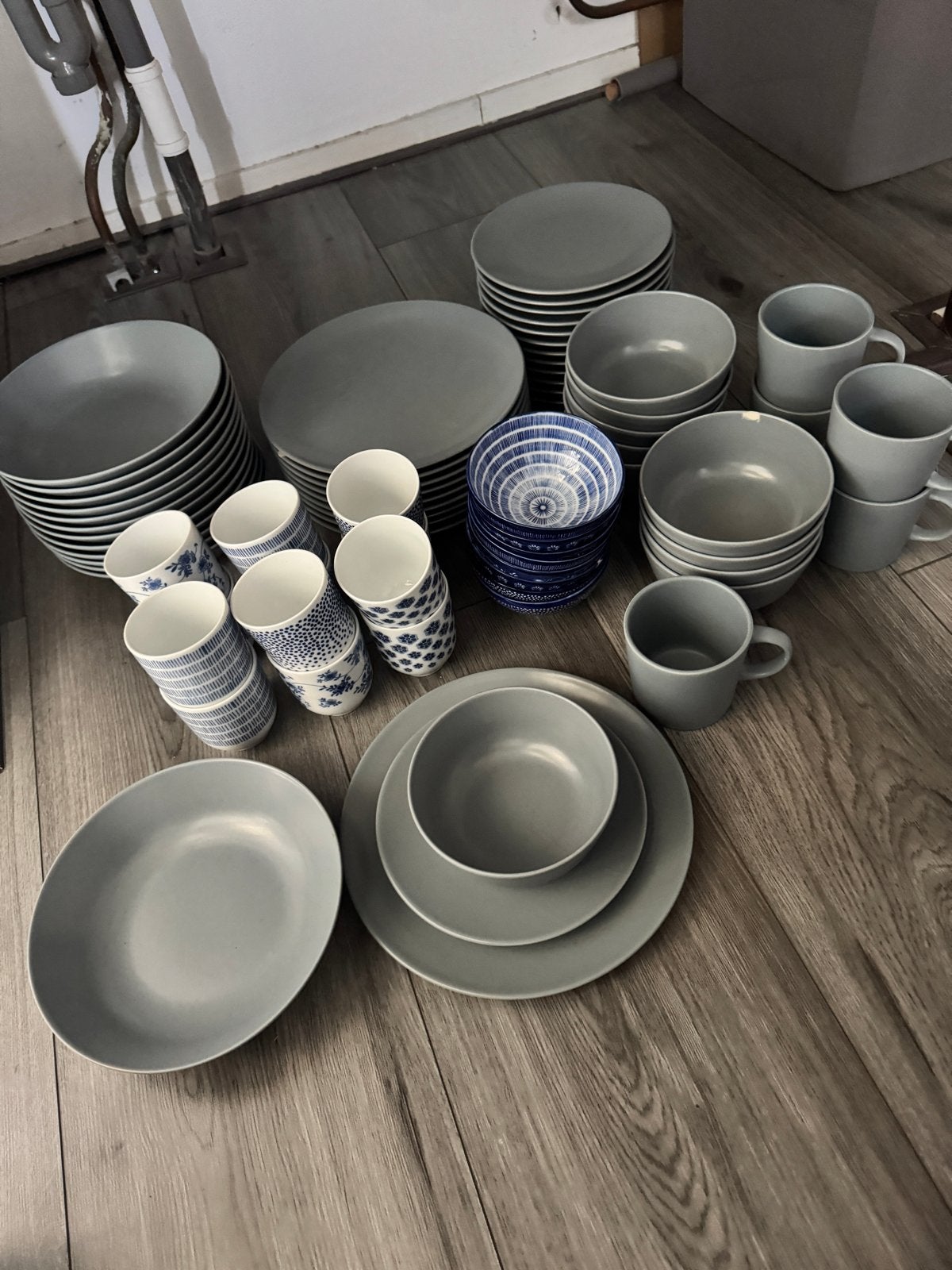 Uitgebreid IKEA Servies - Borden, schaaltjes, kopjes en mokk, Ophalen, Gebruikt, IKEA, Compleet servies