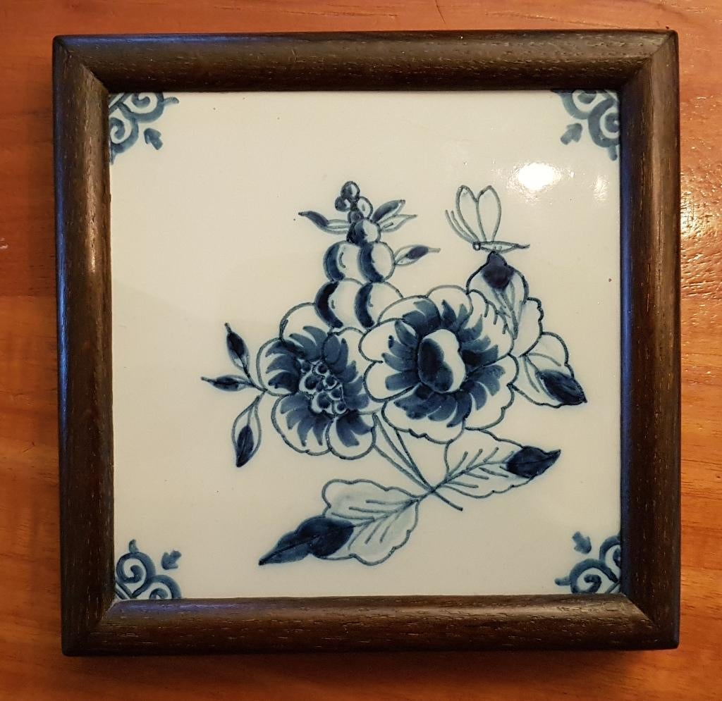 2 Koninklijke Tichelaar Makkum tegels bloemen, Antiek en Kunst, Ophalen of Verzenden