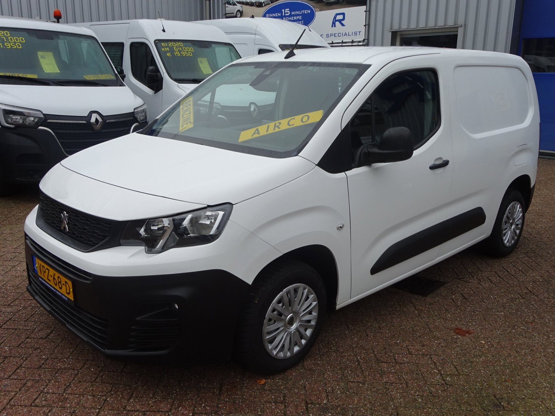 Peugeot Partner 1.2 PureTech Pro BENZINE AIRCO NAVI CRUISE C, Voorwielaandrijving, Dealer onderhouden, Gebruikt, 1199 cc