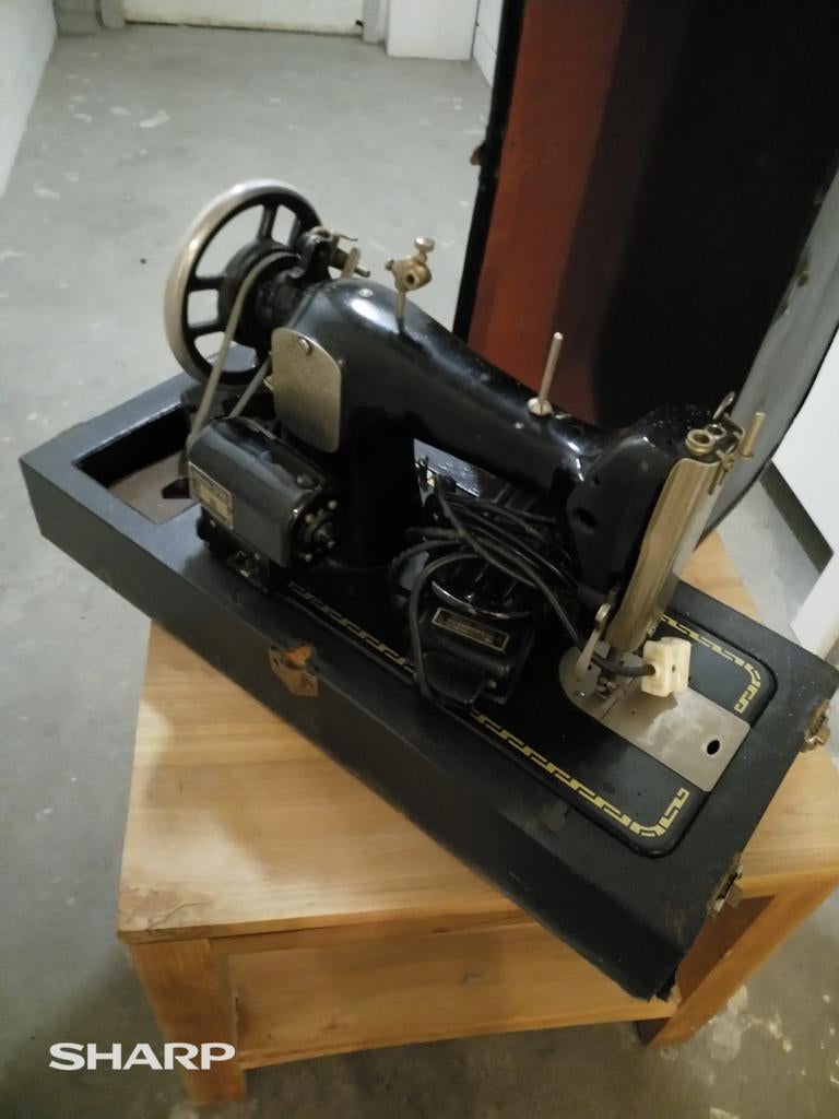 Antieke naaimachine pfaff, Ophalen