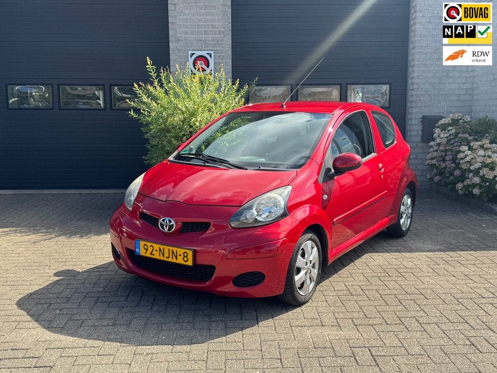 Toyota Aygo 1.0-12V Aspiration Red *Airco*LM velgen*, Voorwielaandrijving, Euro 5, Stof, Gebruikt