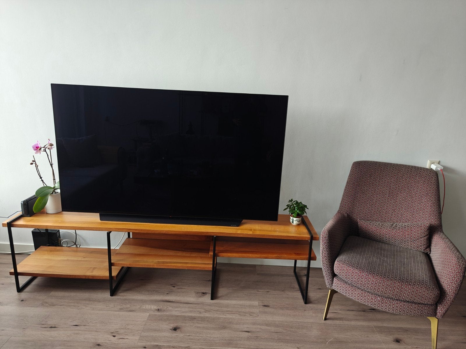 GRATIS: Stijlvol TV meubel van goed merk - Hout en Metaal, Huis en Inrichting, Kasten | Televisiemeubels, Overige houtsoorten
