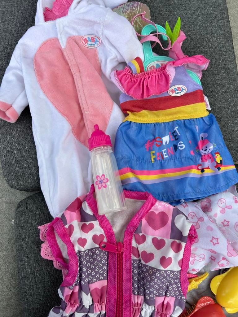 Baby Born kleding en accessoires pakket, Kinderen en Baby's, Speelgoed | Poppen, Ophalen of Verzenden, Zo goed als nieuw, Babypop