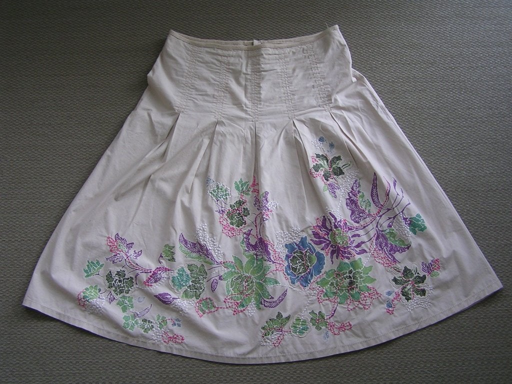 Beige rok met mooie borduursels maat 38., Maat 38/40 (M), Beige, Nieuw, Ophalen of Verzenden