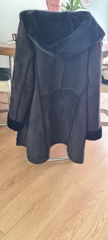 Prachtige Vintage bont gevoerde winterjas mt 42 Zwart ZGAN, Zwart, Maat 42/44 (L), Ophalen of Verzenden, Zo goed als nieuw