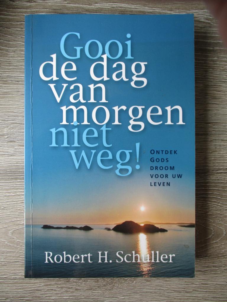 Gooi de dag van morgen niet weg - Robert H. Schuller, Ophalen of Verzenden, Gelezen
